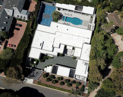 SVINDYRT: Kylie Jenners nye investering har en verdi på drøye 380 millioner kroner. Her er huset sett ovenfra. Foto: NTB scanpix SVINDYRT: Kylie Jenners nye investering har en verdi på drøye 380 millioner kroner. Her er huset sett ovenfra. Foto: NTB scanpix